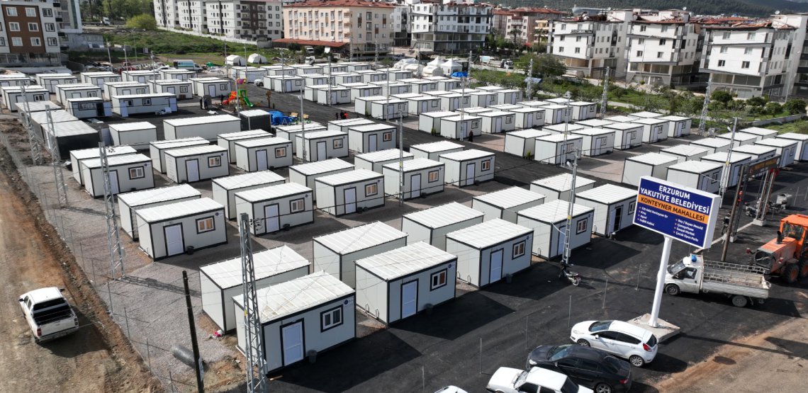 Yakutiye Belediyesi’nin depremzedeler için Hatay’ın Antakya ilçesinde yaptığı Konteyner Mahalle tamamlanarak, bölgedeki ailelere teslim edilmeye başlandı.