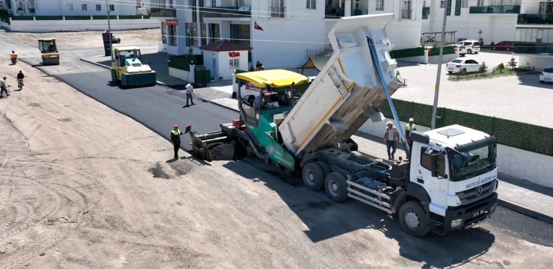 Ekiplerimizle ilçemizin dört bir yanında çalışıyoruz. Yakutiye için durmak yok yola devam.