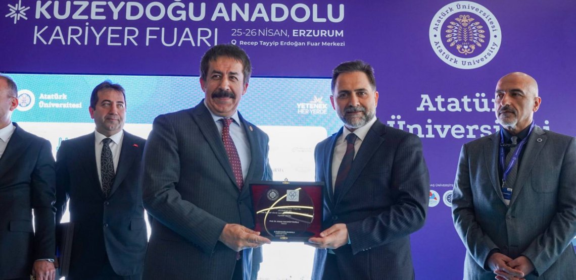Atatürk Üniversitemizin ev sahipliğinde gerçekleştirilen Kuzeydoğu Anadolu Kariyer Fuarı KUDAKAF25’in açılış programına katıldık.