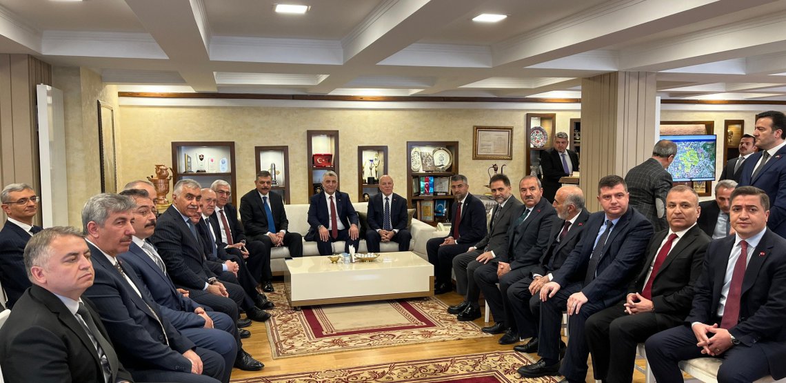 Ticaret Bakanımız Sayın Prof. Dr. Ömer Bolat ve beraberindeki heyet ile birlikte Erzurum Büyükşehir Belediyemizi ziyaret ettik.