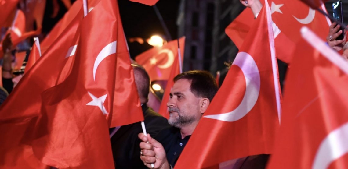Demokrasi nöbetinde bir kez daha kahraman hemşehrilerimizle omuz omuzayız.
